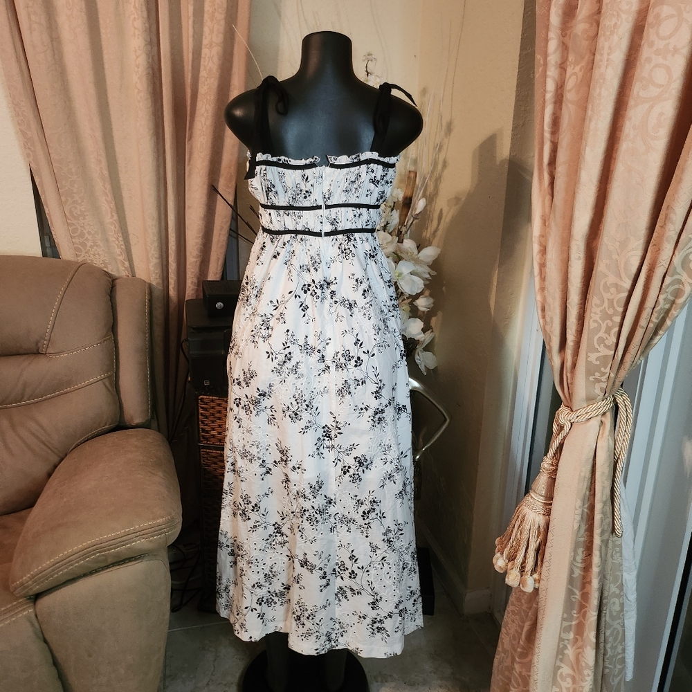 Forever 21 Floral Print Eyelet Maxi dress size S NWOT - Picture 4 of 6